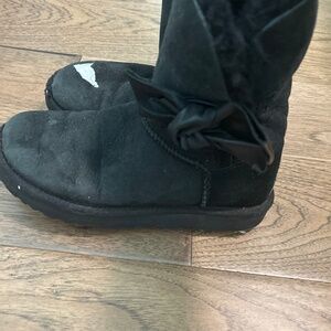 Black bow uggs